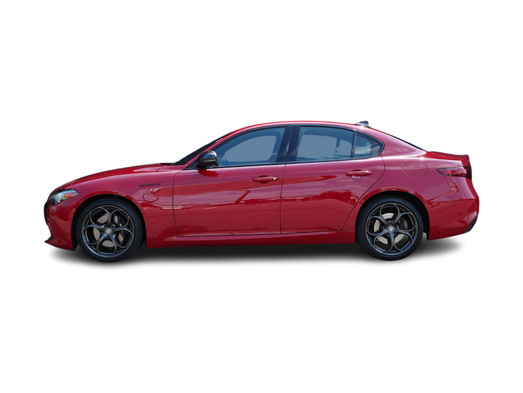 Thumbnail: 2023 Alfa Romeo Giulia - 3
