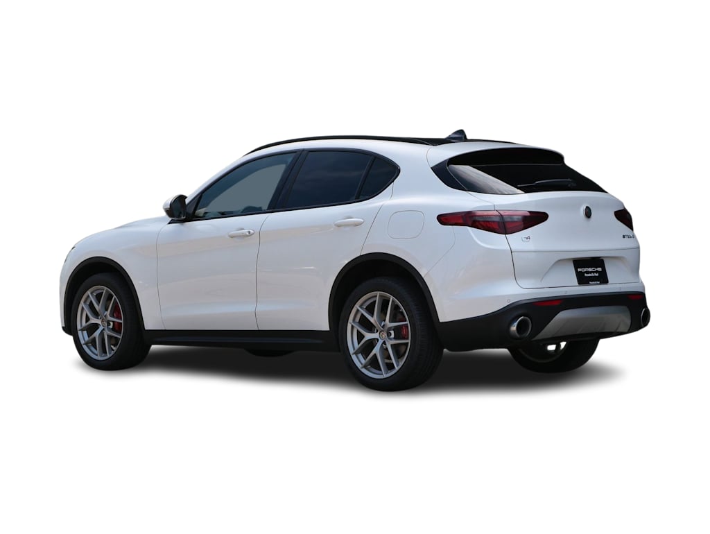Thumbnail: 2018 Alfa Romeo Stelvio - 4