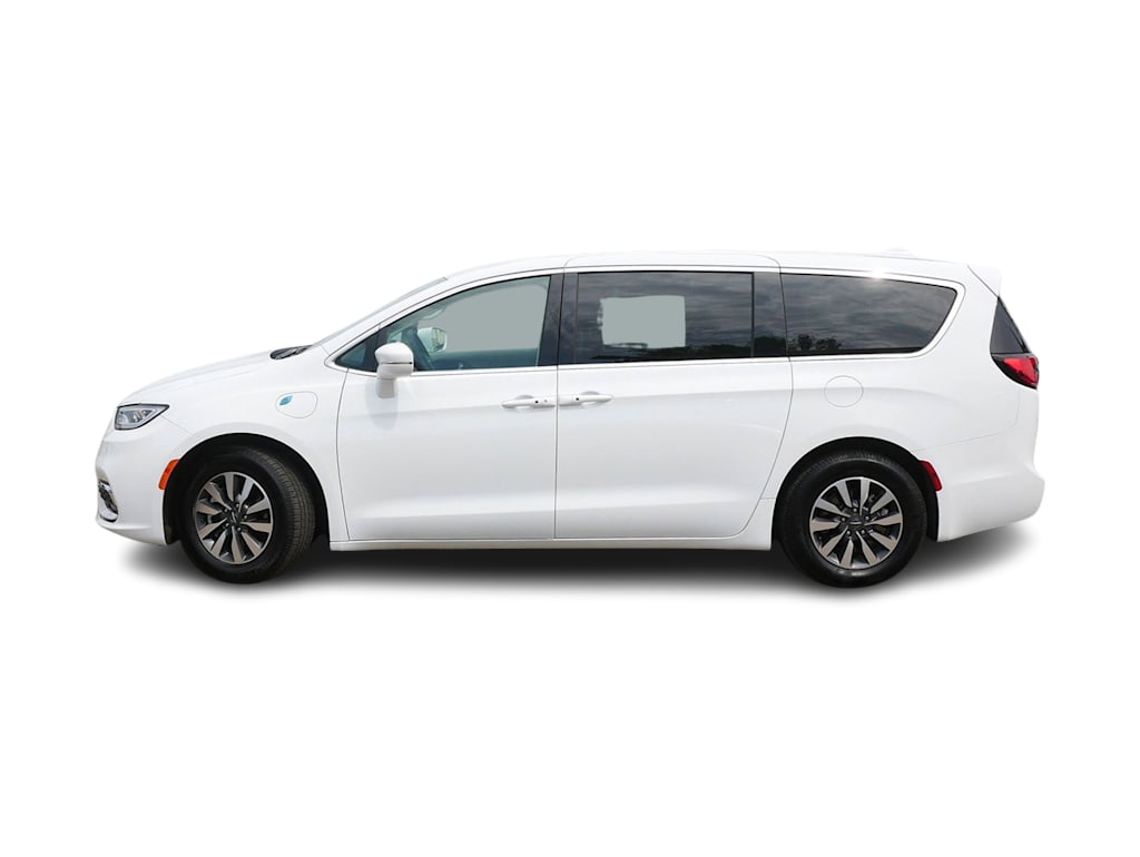 Thumbnail: 2022 Chrysler Pacifica - 3