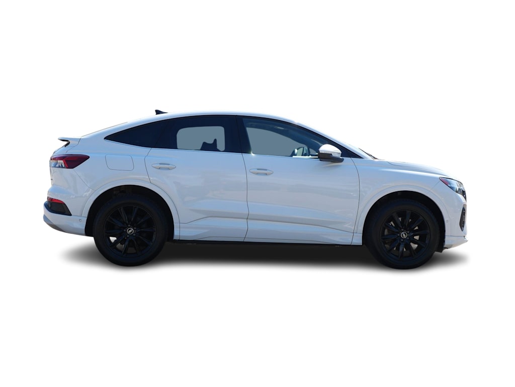 Thumbnail: 2022 Audi Q4 e-tron - 10