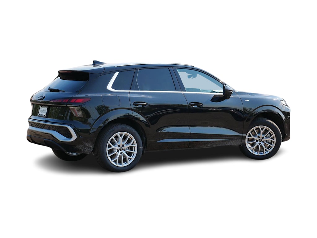 Thumbnail: 2026 Audi Q3 - 11
