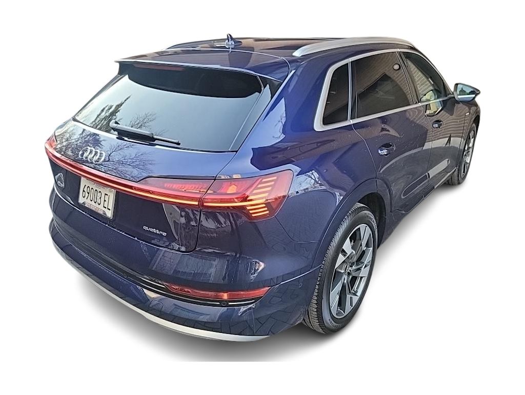 Thumbnail: 2023 Audi e-tron - 11