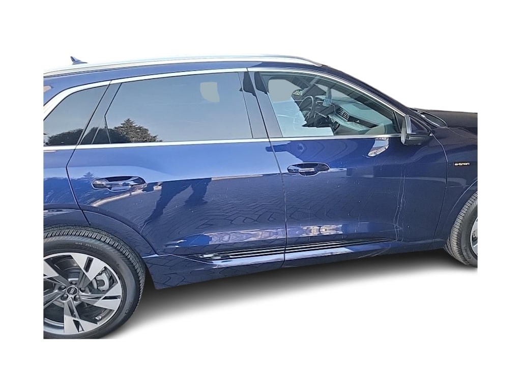 Thumbnail: 2023 Audi e-tron - 13