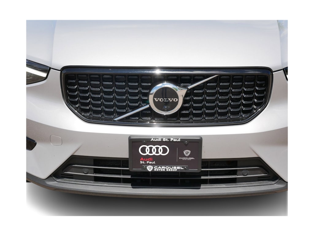 Thumbnail: 2023 Volvo XC40 - 4