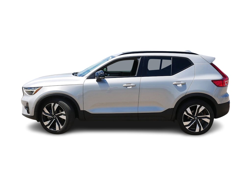 Thumbnail: 2023 Volvo XC40 - 2