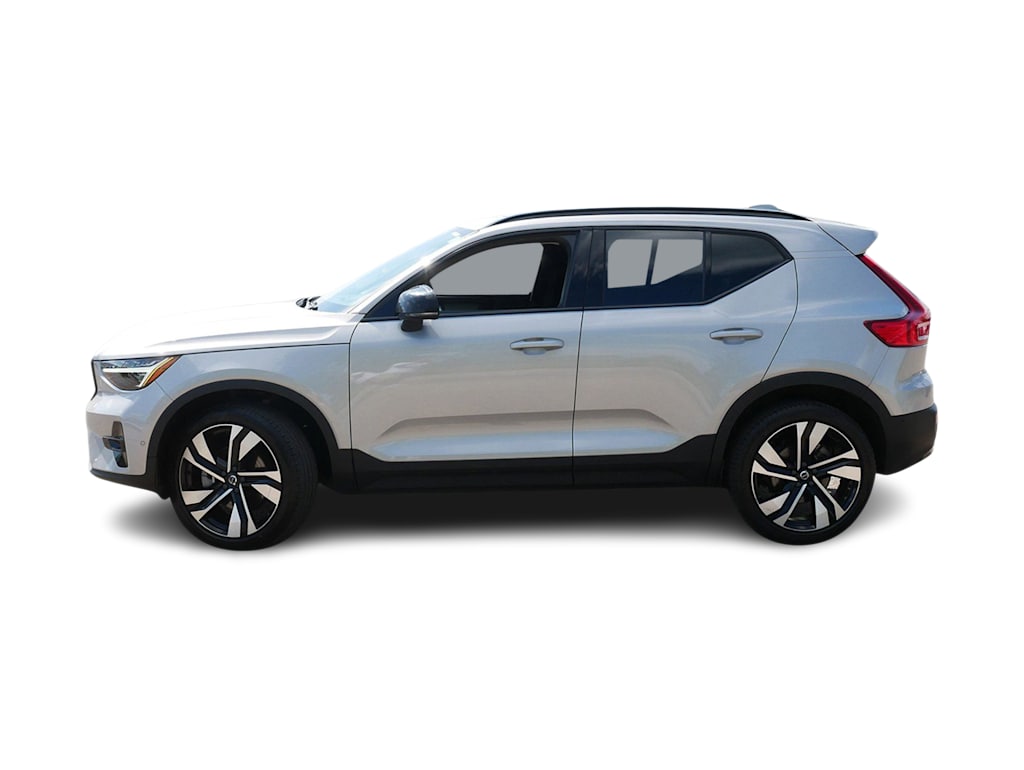 Thumbnail: 2023 Volvo XC40 - 3