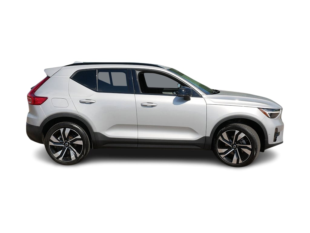 Thumbnail: 2023 Volvo XC40 - 16