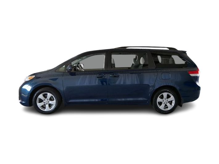 Thumbnail: 2011 Toyota Sienna - 3