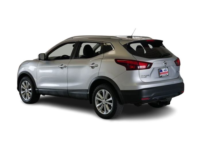 Thumbnail: 2017 Nissan Rogue Sport - 4