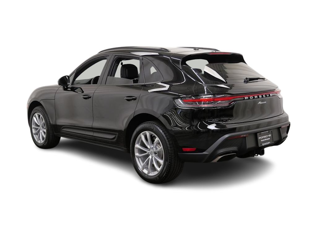 Thumbnail: 2026 Porsche Macan - 4