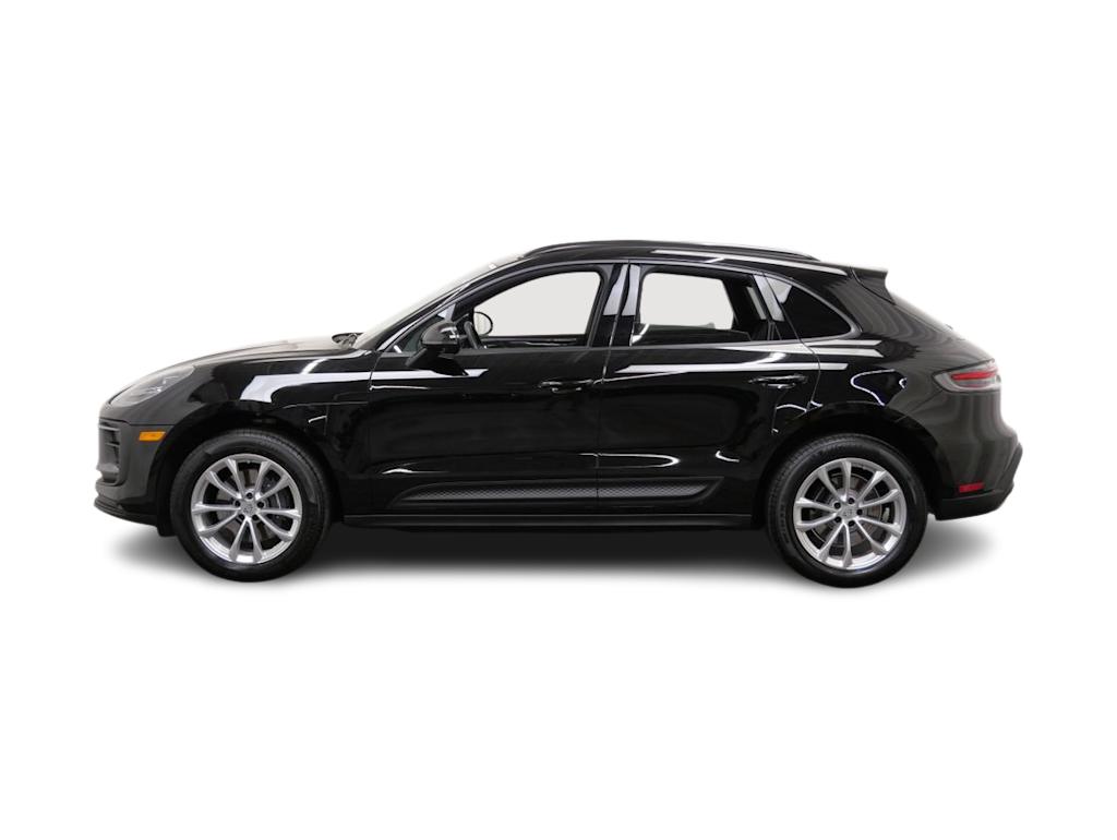 Thumbnail: 2026 Porsche Macan - 3