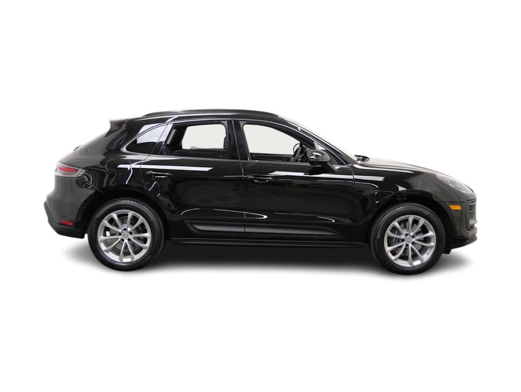 Thumbnail: 2026 Porsche Macan - 12