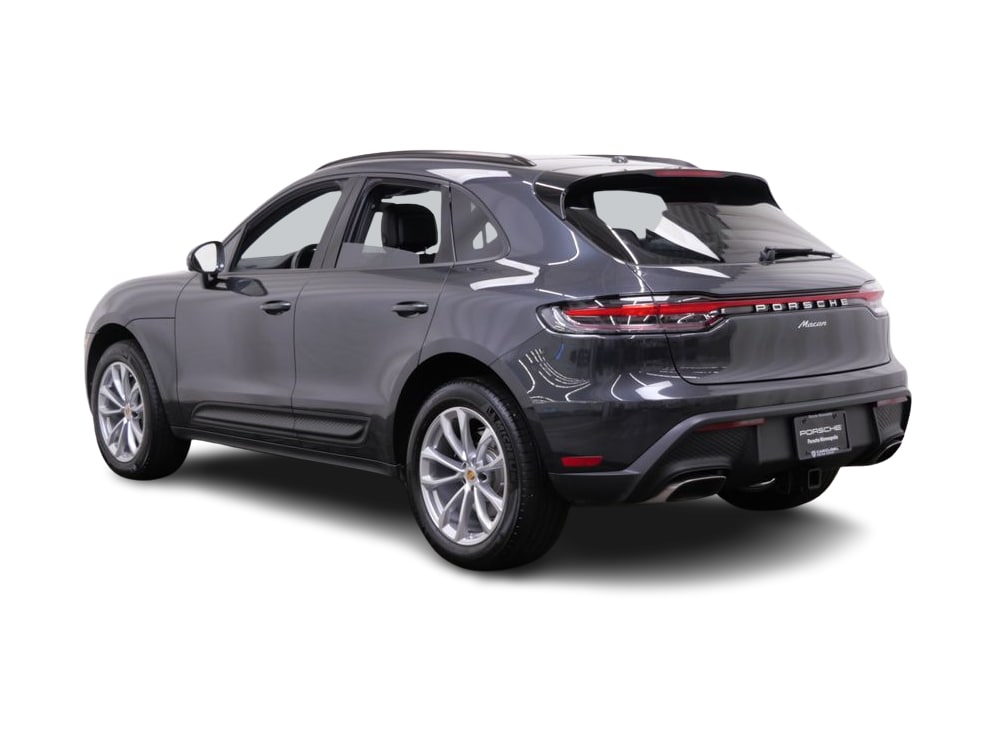 Thumbnail: 2026 Porsche Macan - 4