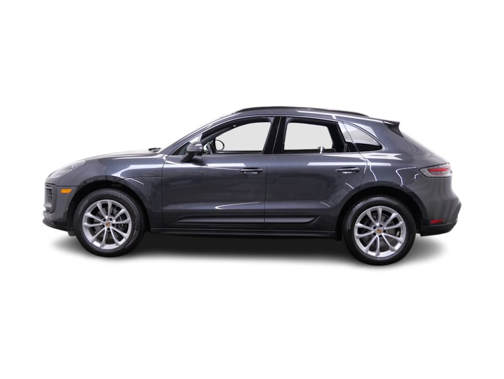 Thumbnail: 2026 Porsche Macan - 3