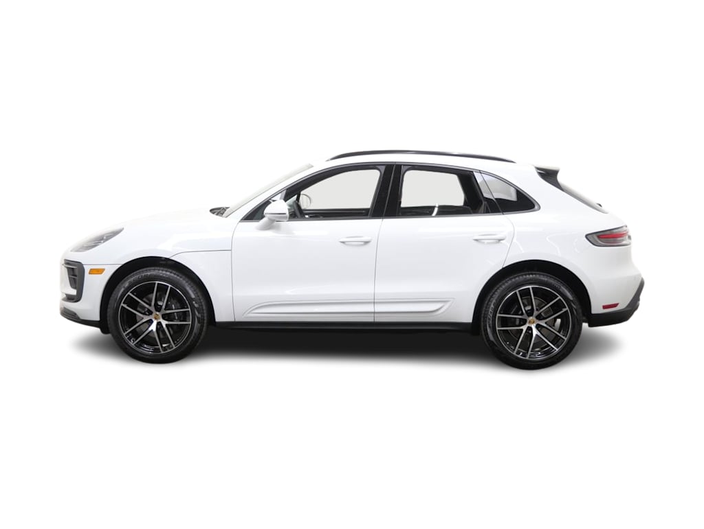 Thumbnail: 2026 Porsche Macan - 3
