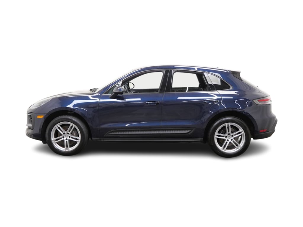 Thumbnail: 2023 Porsche Macan - 3
