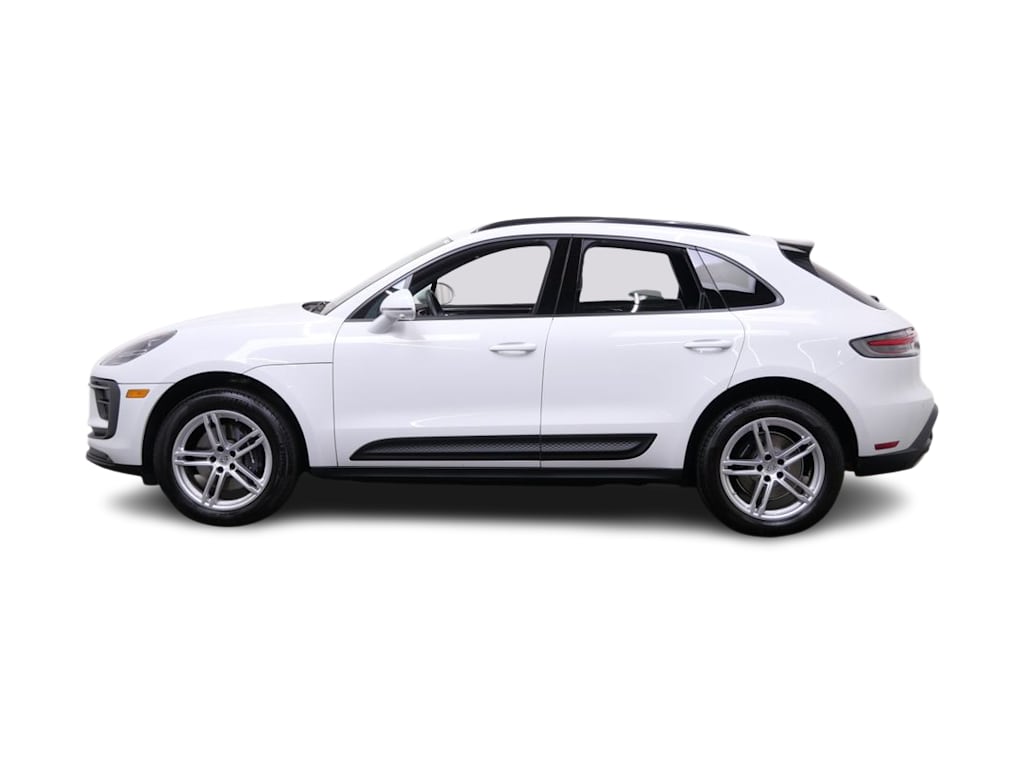 Thumbnail: 2026 Porsche Macan - 3