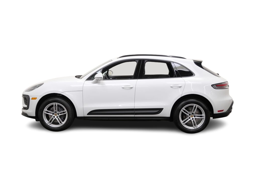 Thumbnail: 2026 Porsche Macan - 3