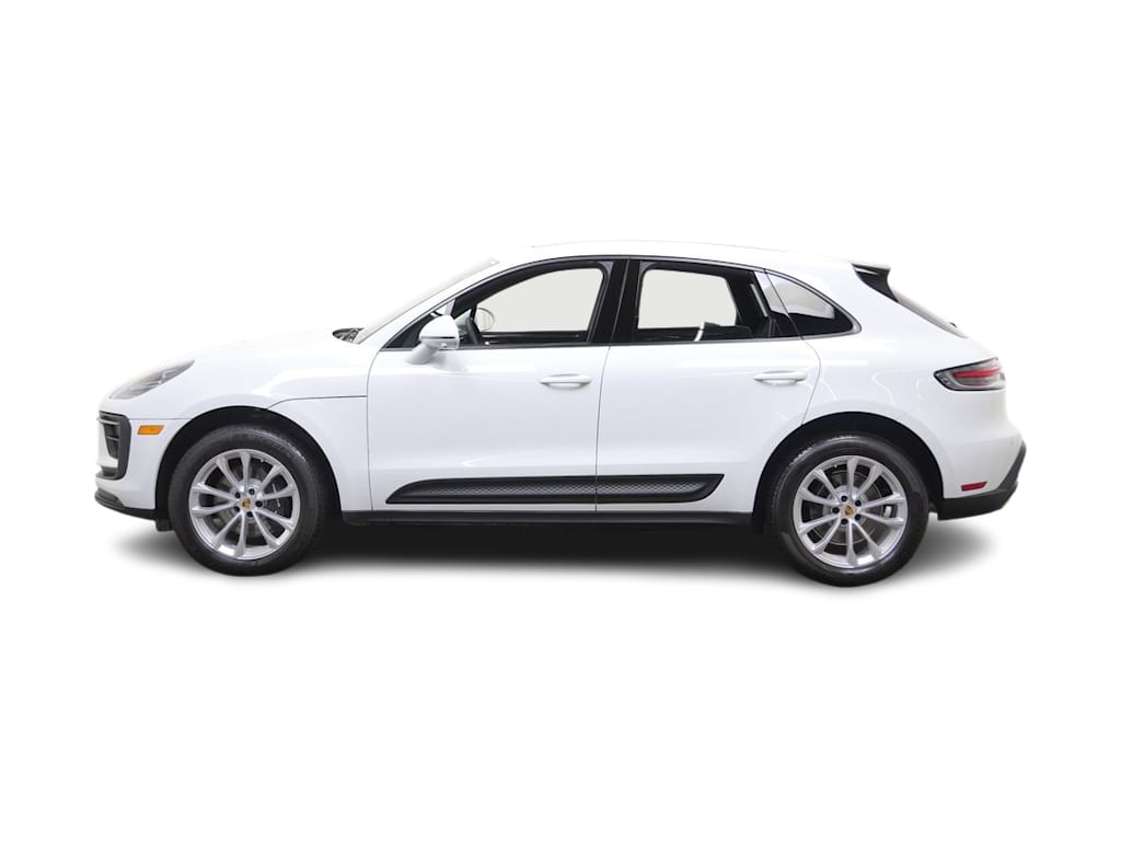 Thumbnail: 2026 Porsche Macan - 3
