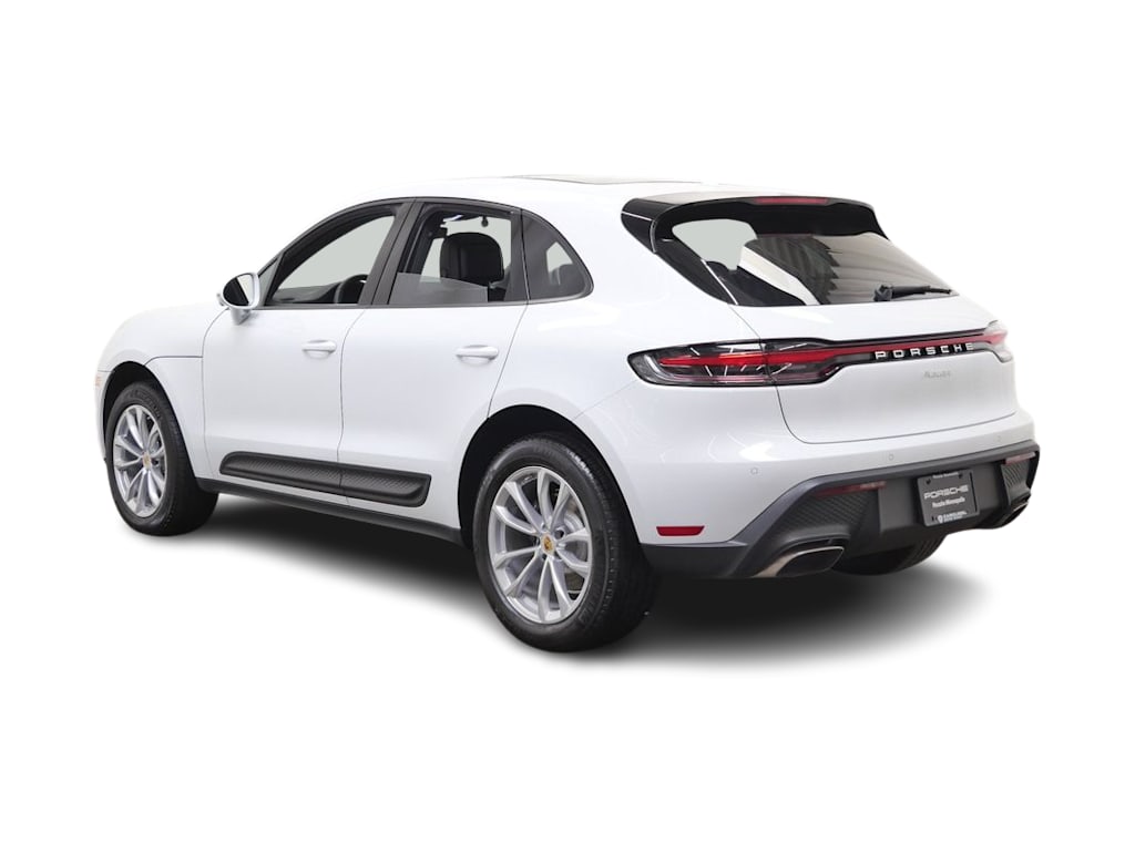 Thumbnail: 2026 Porsche Macan - 4