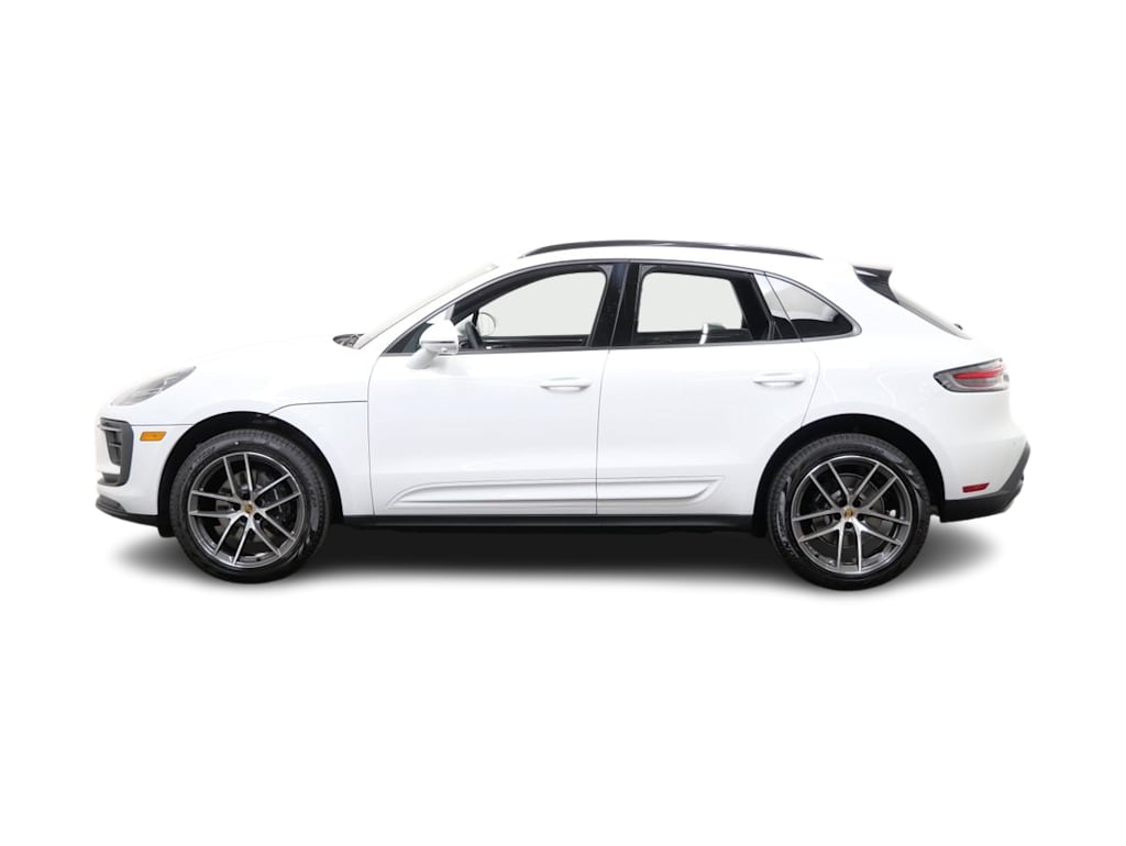 Thumbnail: 2026 Porsche Macan - 3