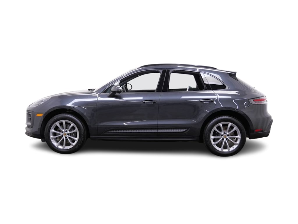 Thumbnail: 2026 Porsche Macan - 3