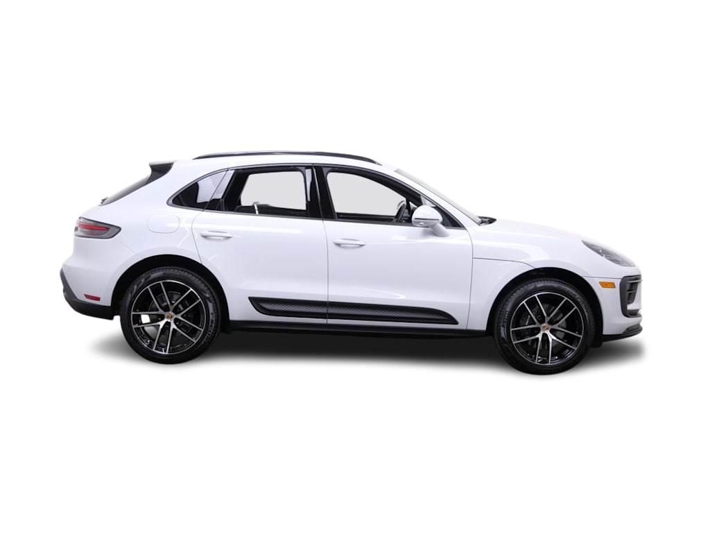 Thumbnail: 2026 Porsche Macan - 12