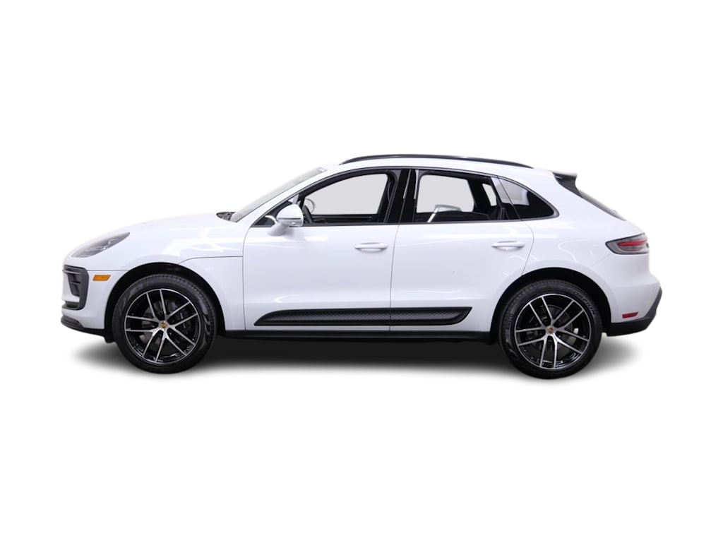 Thumbnail: 2026 Porsche Macan - 3
