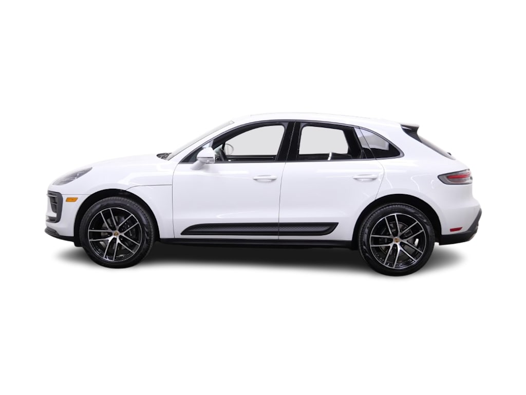 Thumbnail: 2026 Porsche Macan - 3