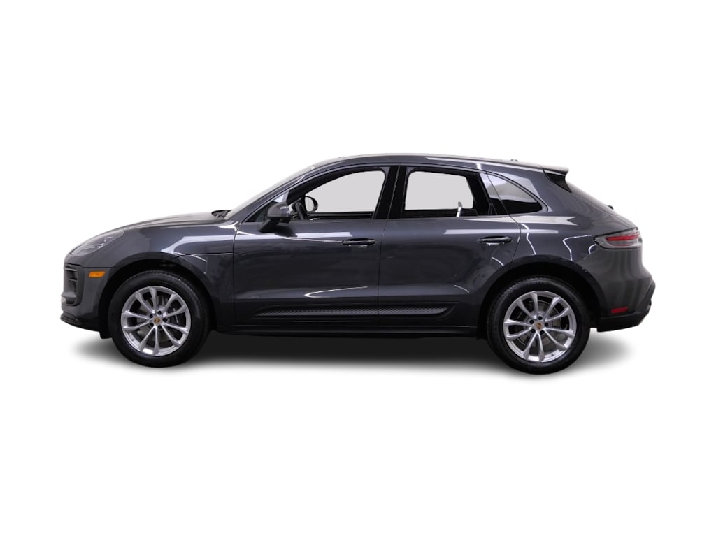 Thumbnail: 2026 Porsche Macan - 3