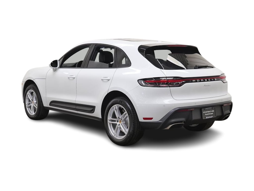 Thumbnail: 2026 Porsche Macan - 4
