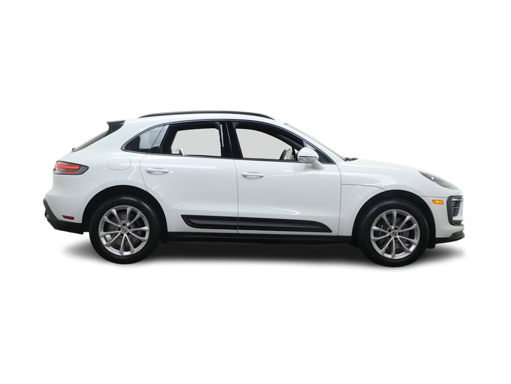 Thumbnail: 2026 Porsche Macan - 13