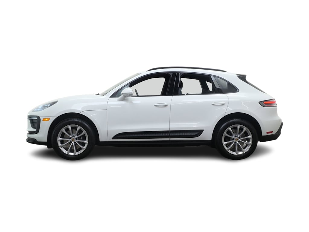 Thumbnail: 2026 Porsche Macan - 3