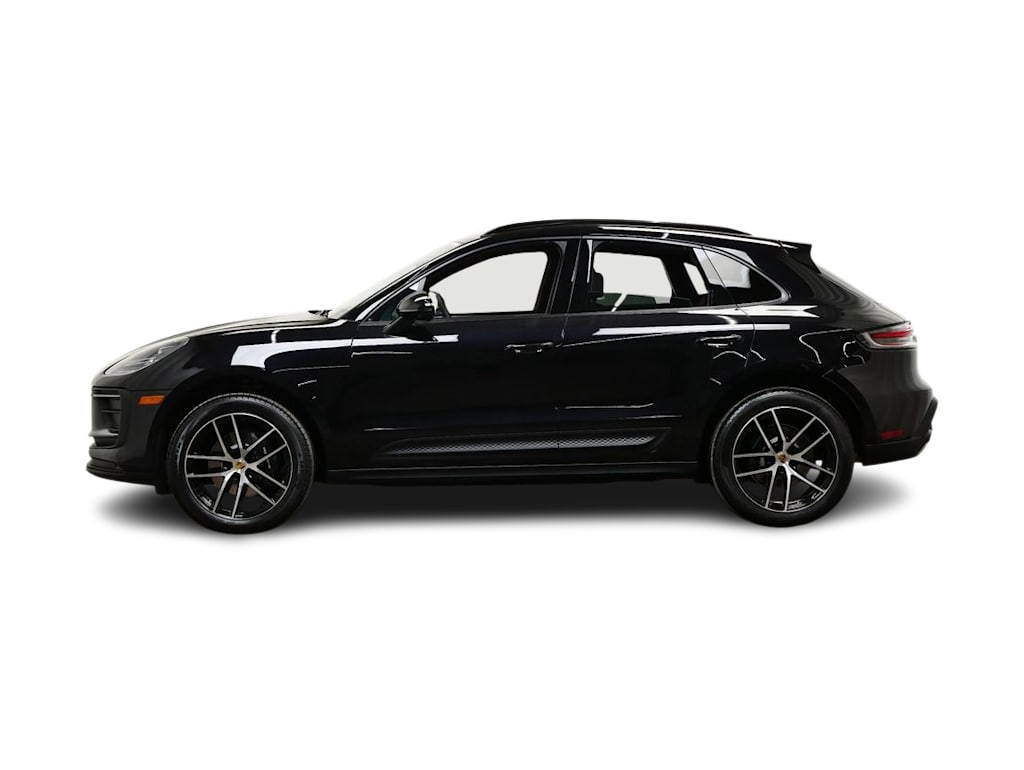 Thumbnail: 2026 Porsche Macan - 3