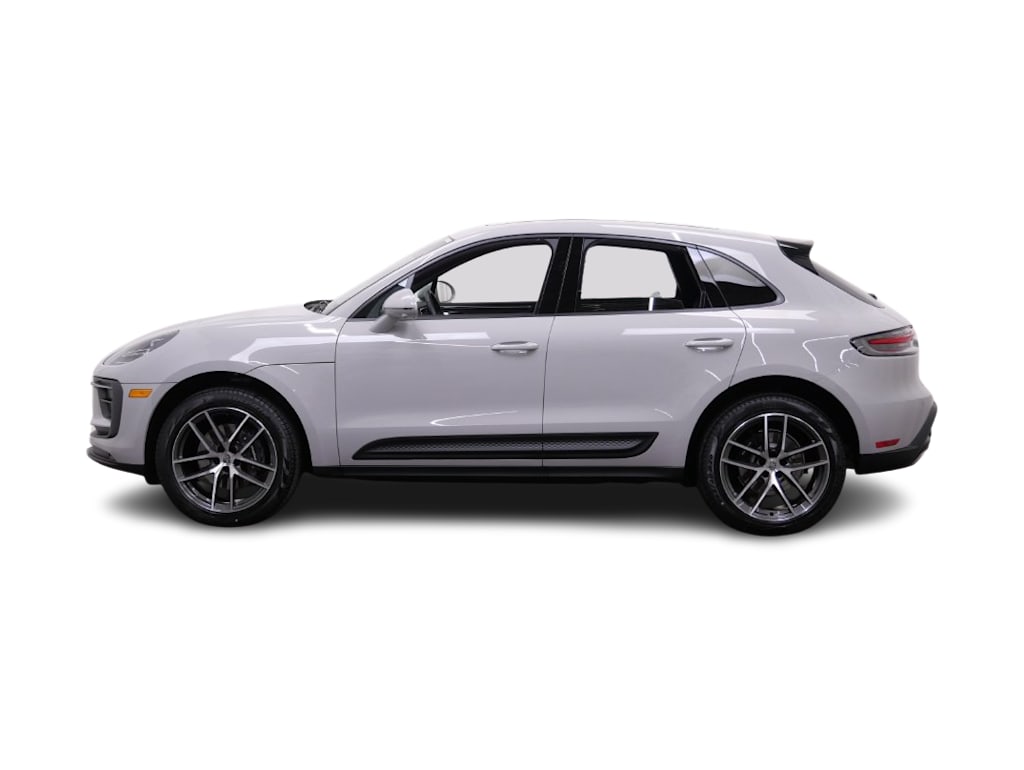 Thumbnail: 2026 Porsche Macan - 3