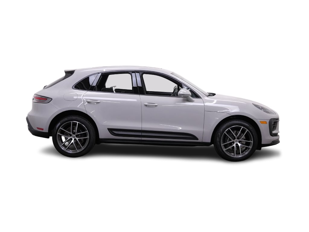 Thumbnail: 2026 Porsche Macan - 12