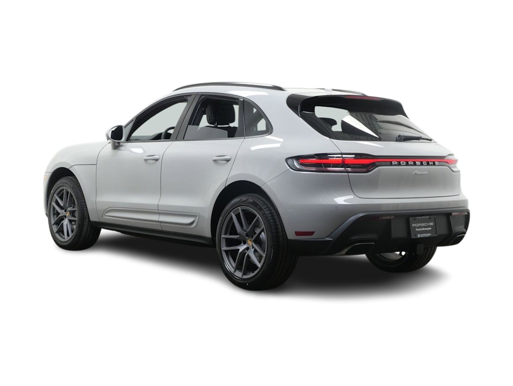 Thumbnail: 2026 Porsche Macan - 4