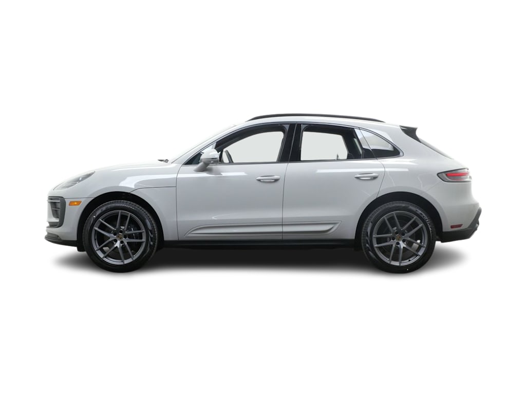 Thumbnail: 2026 Porsche Macan - 3