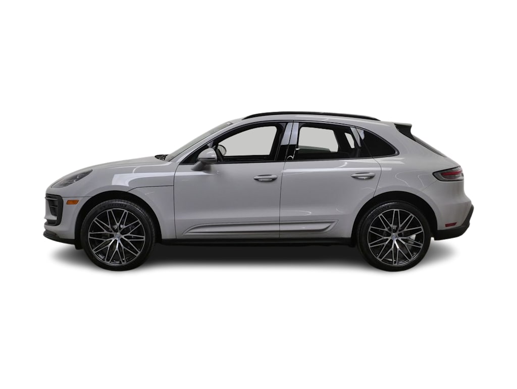 Thumbnail: 2026 Porsche Macan - 3