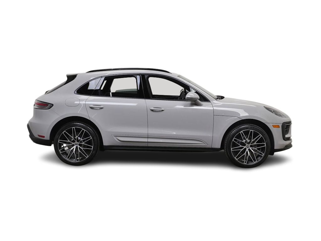 Thumbnail: 2026 Porsche Macan - 12