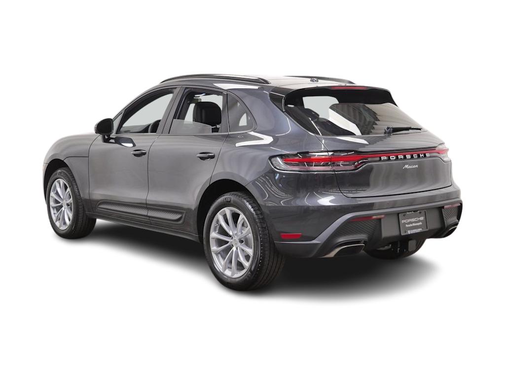Thumbnail: 2026 Porsche Macan - 4