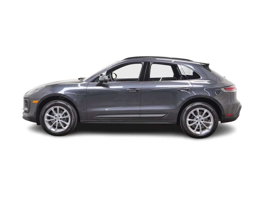 Thumbnail: 2026 Porsche Macan - 3