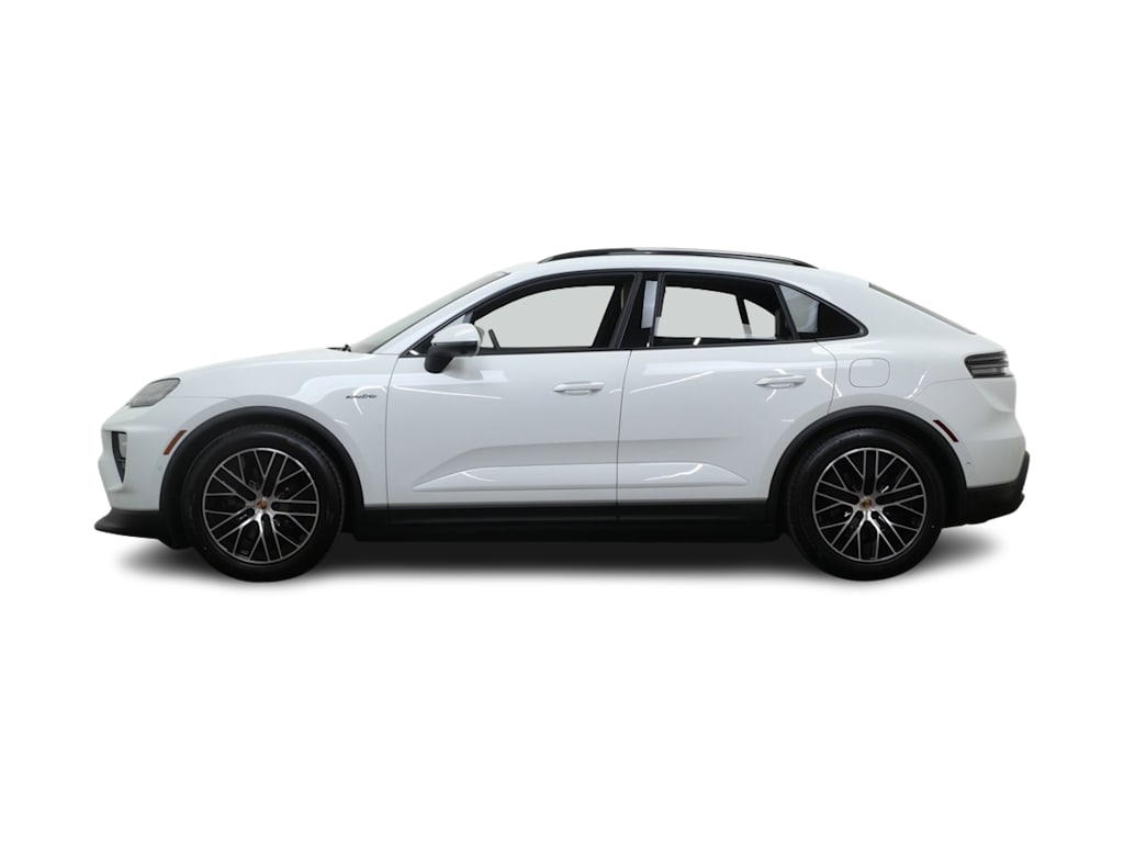 Thumbnail: 2026 Porsche Macan - 3