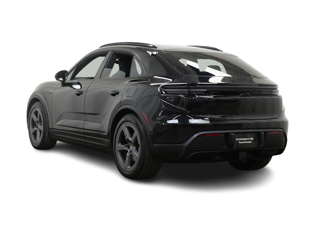 Thumbnail: 2026 Porsche Macan - 4
