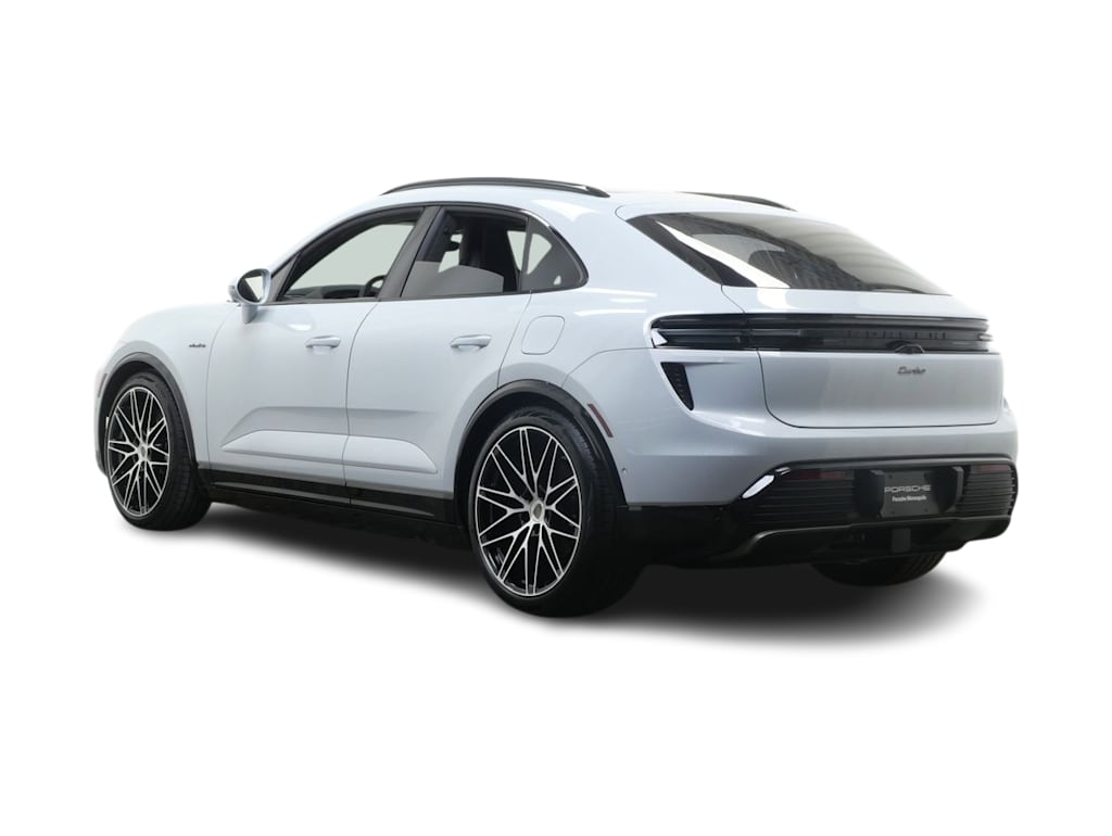 Thumbnail: 2026 Porsche Macan - 4