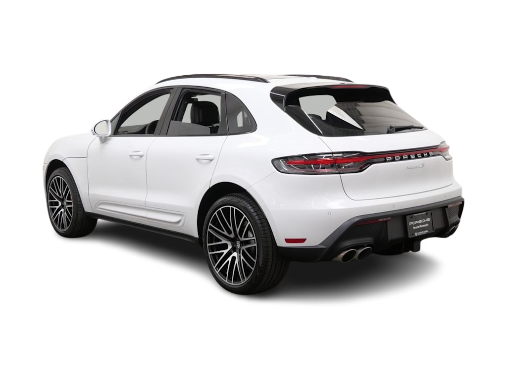 Thumbnail: 2026 Porsche Macan - 4
