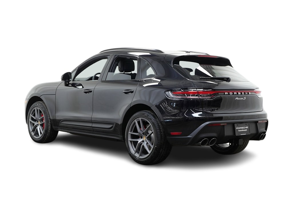 Thumbnail: 2026 Porsche Macan - 4