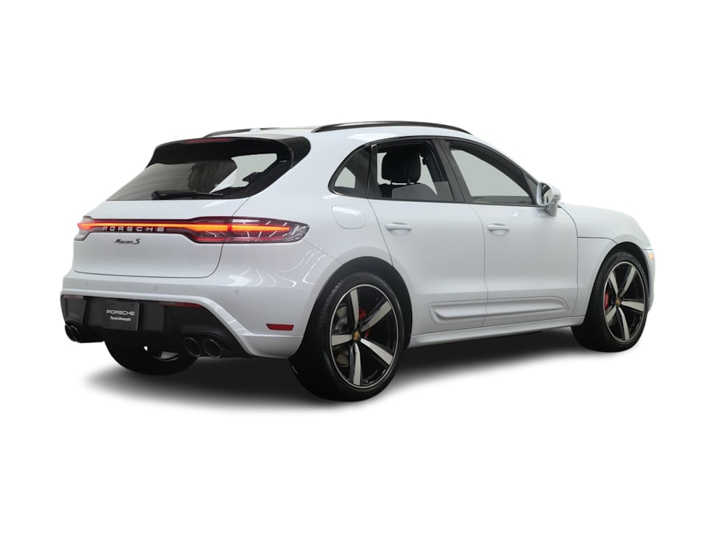 Thumbnail: 2026 Porsche Macan - 14