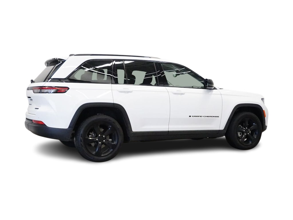 Thumbnail: 2023 Jeep Grand Cherokee - 17