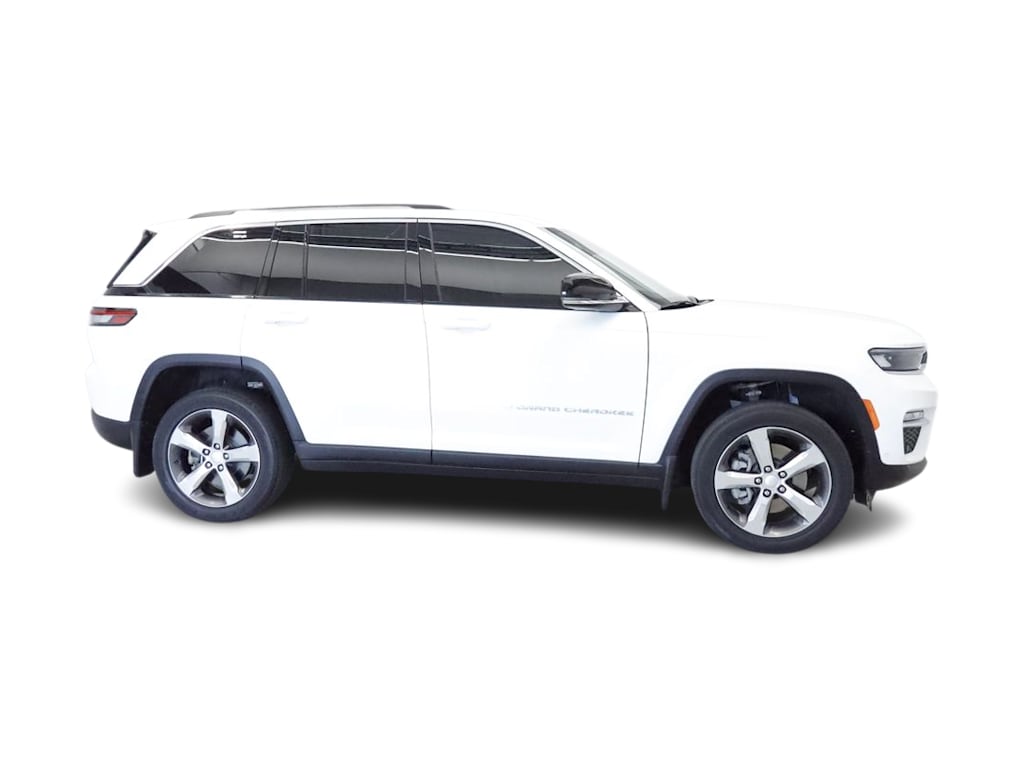 Thumbnail: 2022 Jeep Grand Cherokee - 17